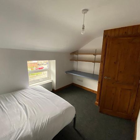 Room In A Shared House 威尔士班戈 外观 照片