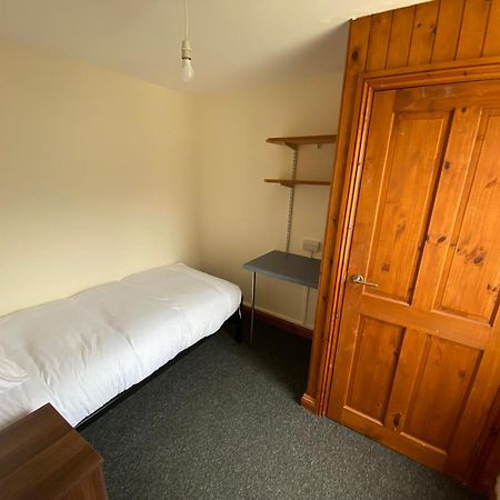 Room In A Shared House 威尔士班戈 外观 照片