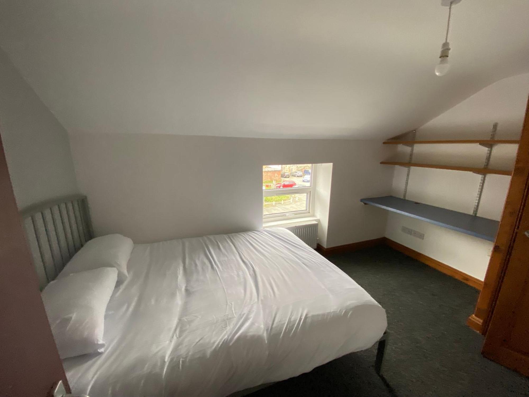 Room In A Shared House 威尔士班戈 外观 照片